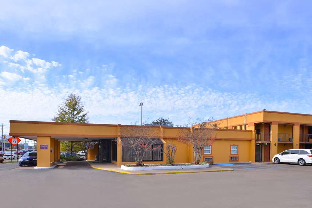 Quality Inn Starkville Exterior photo